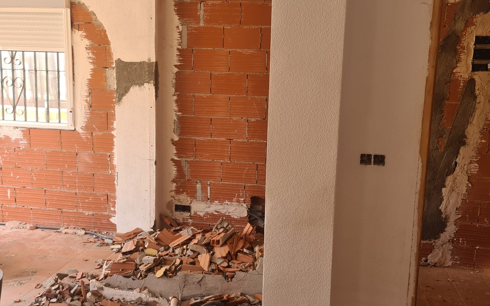 Demolición y preparación de soporte en obra